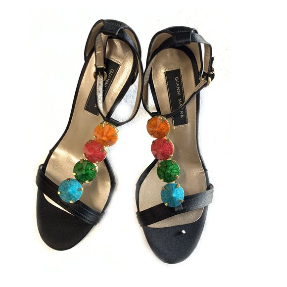 Woman Shoes - Picture 1 of 3